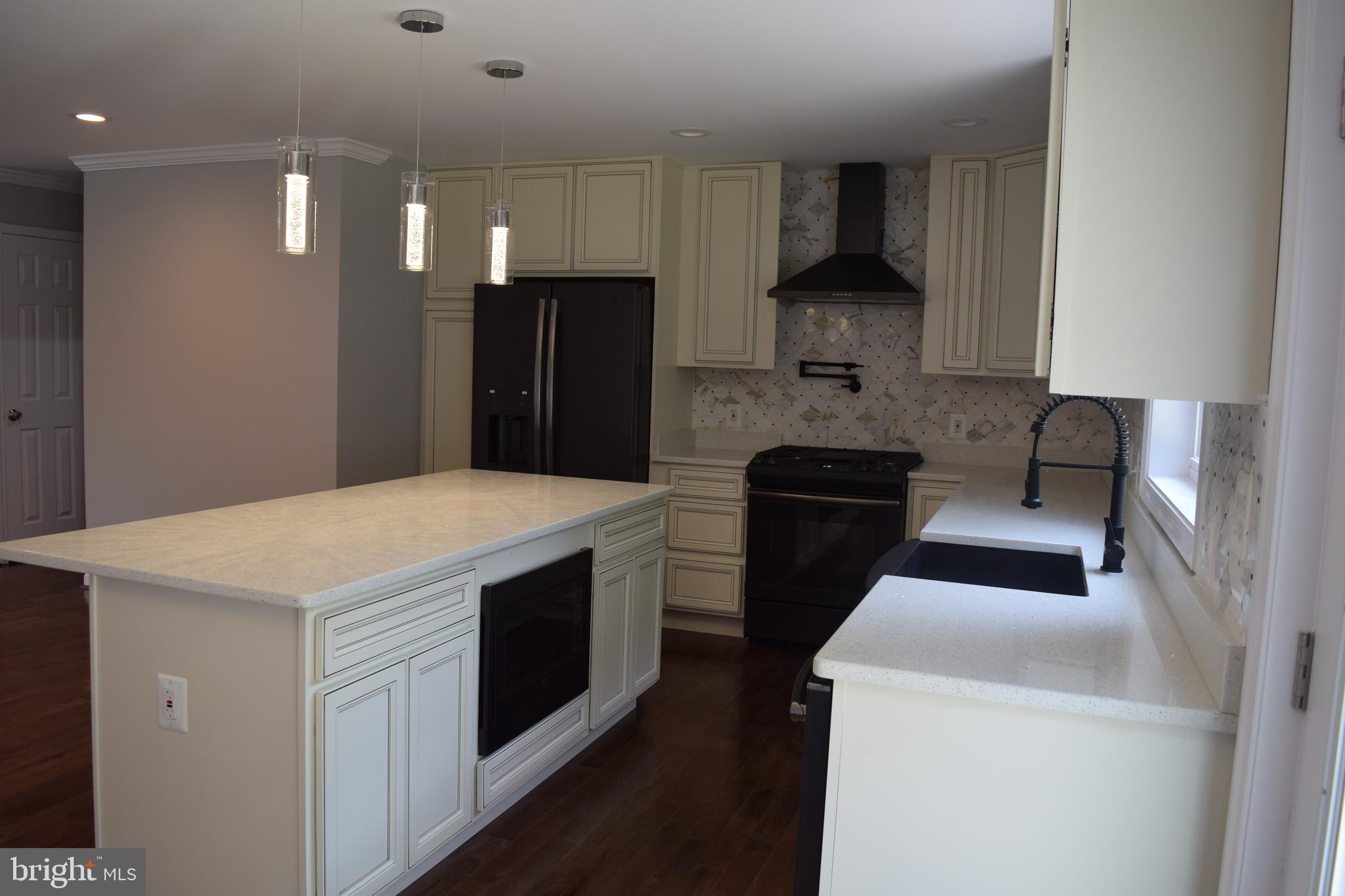 KINGS COLONY - Residential