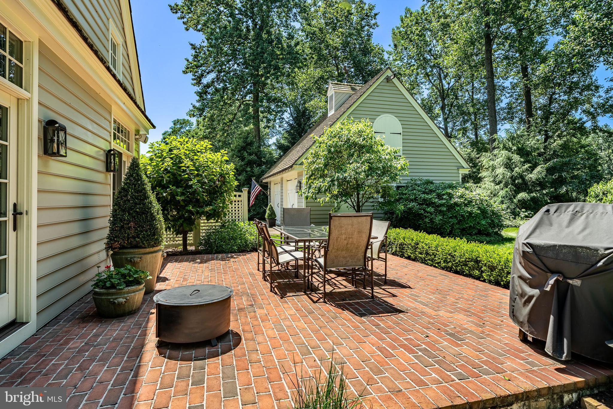 OLDEBULLTOWNVILLAGE - Residential