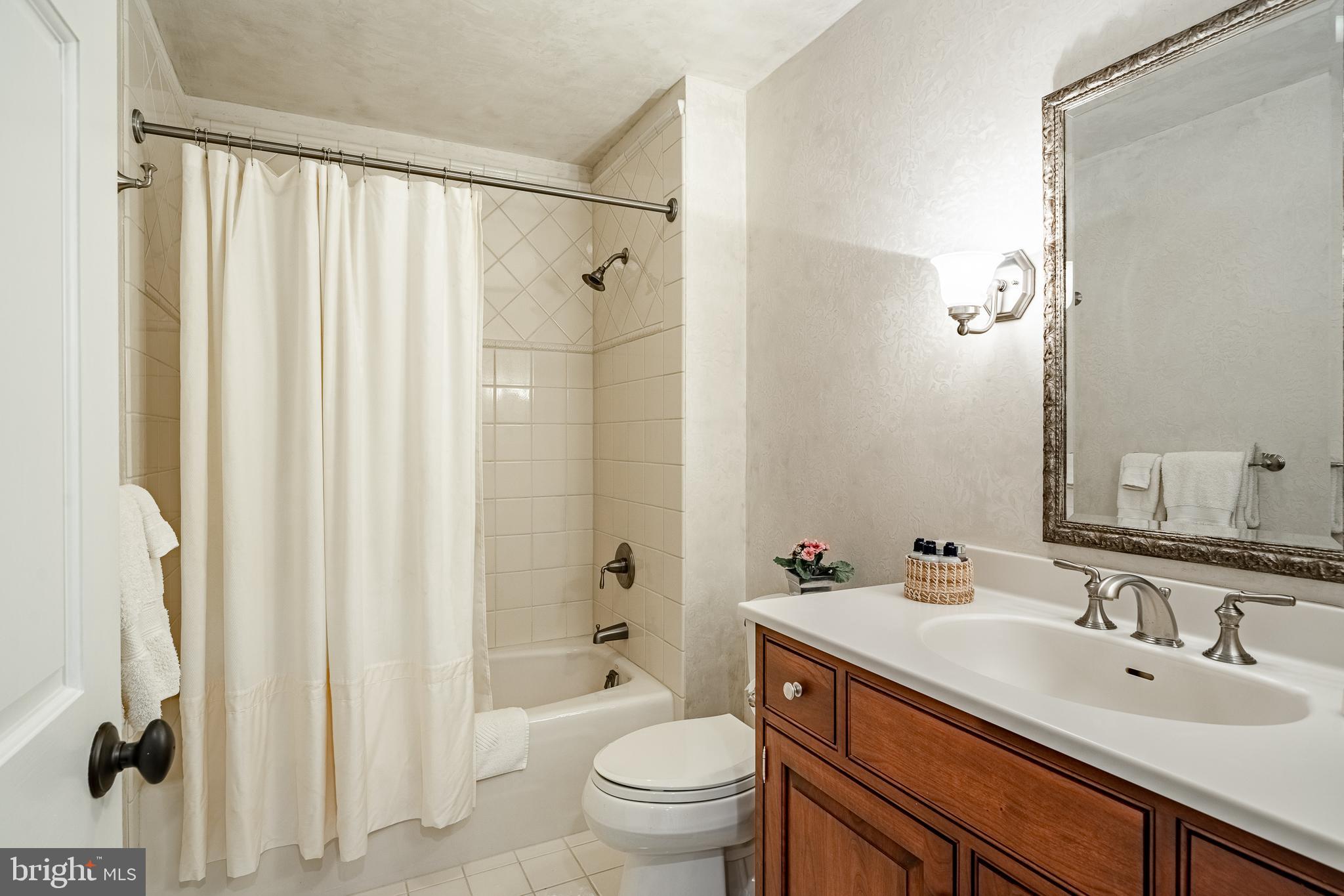 OLDEBULLTOWNVILLAGE - Residential