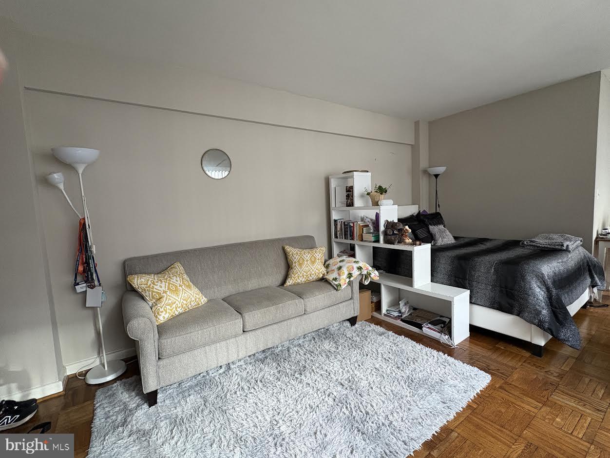 2141 I STREET NW 812