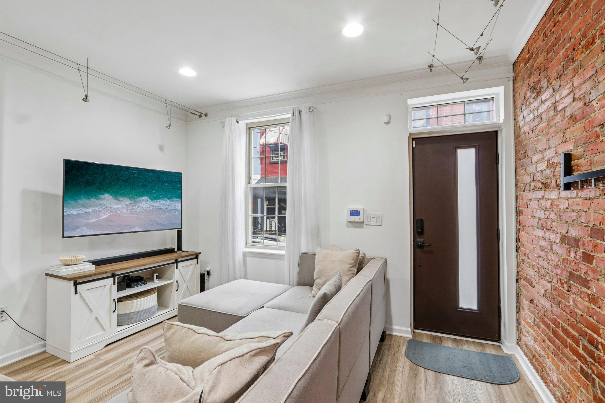 FAIRMOUNT - Residential