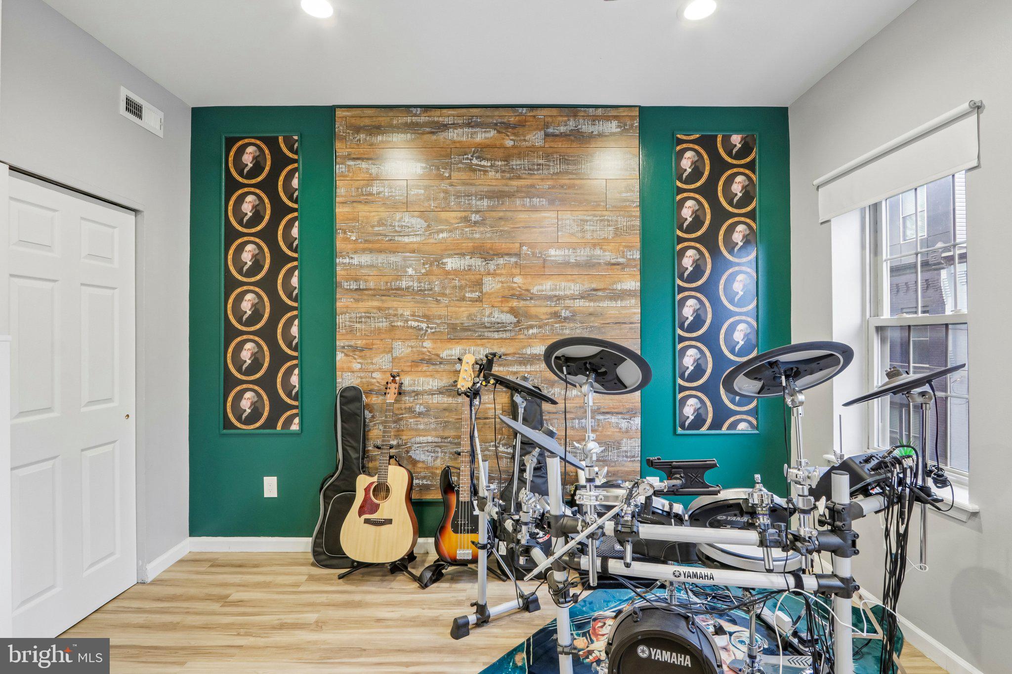 FAIRMOUNT - Residential