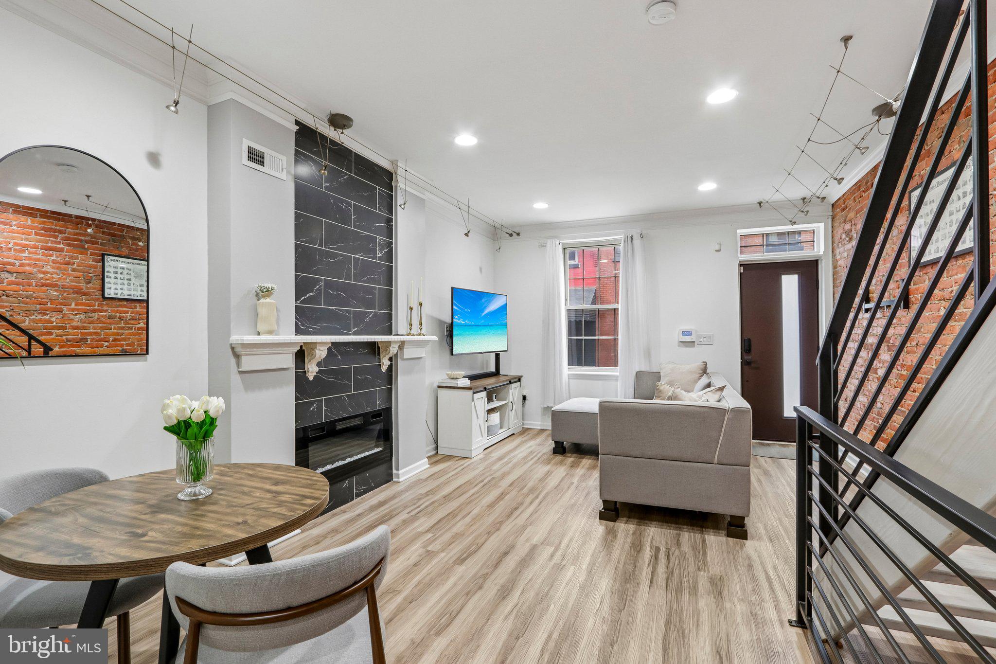 FAIRMOUNT - Residential