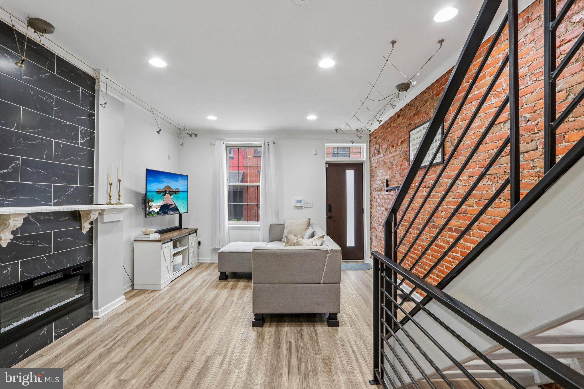 FAIRMOUNT - Residential