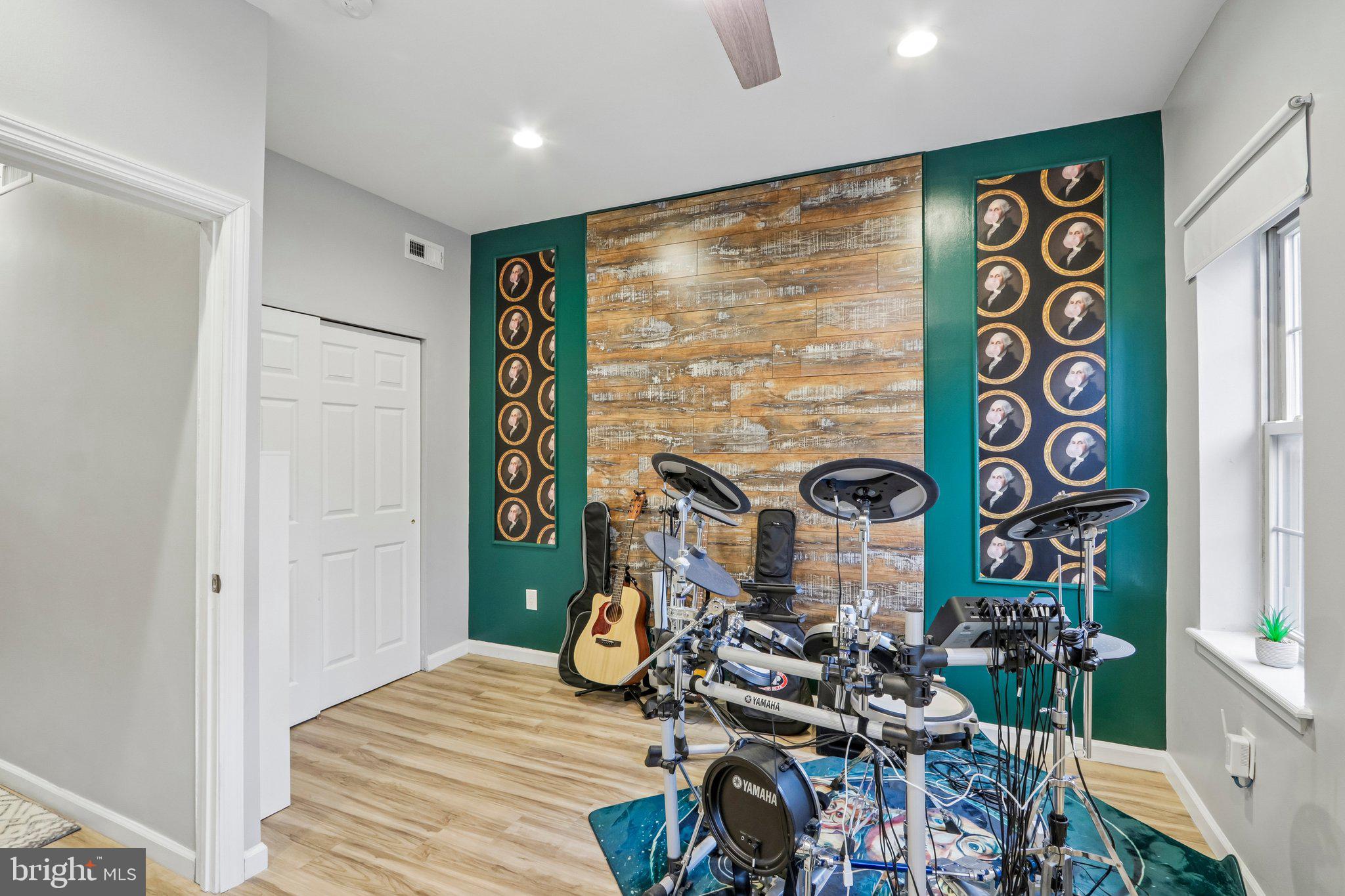 FAIRMOUNT - Residential