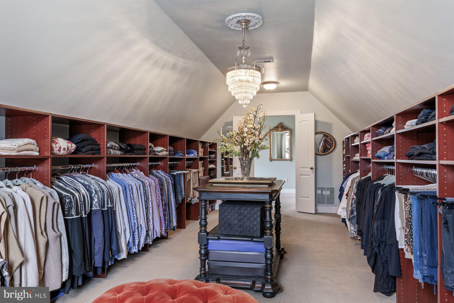 ROLLING HILLS - Residential