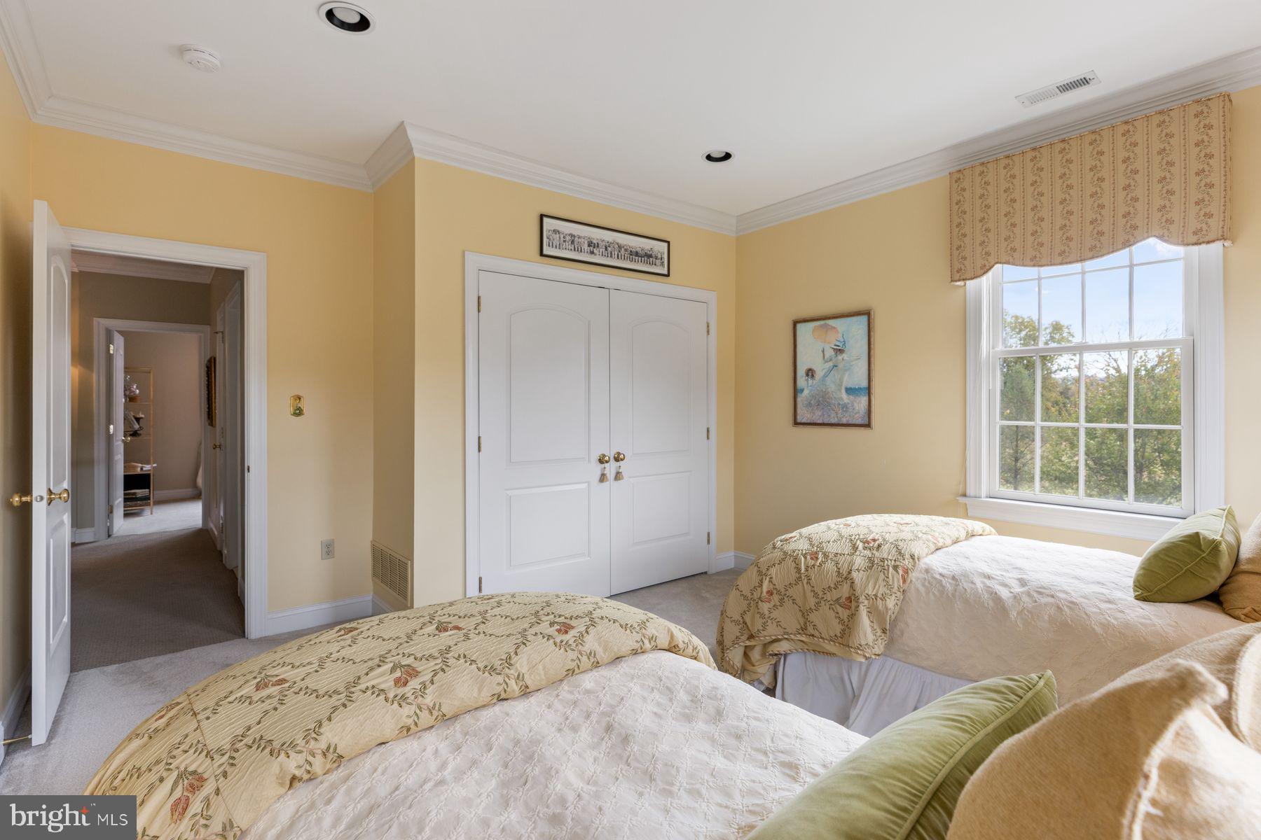 ROLLING HILLS - Residential