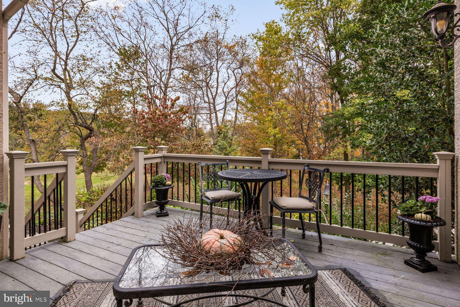 ROLLING HILLS - Residential