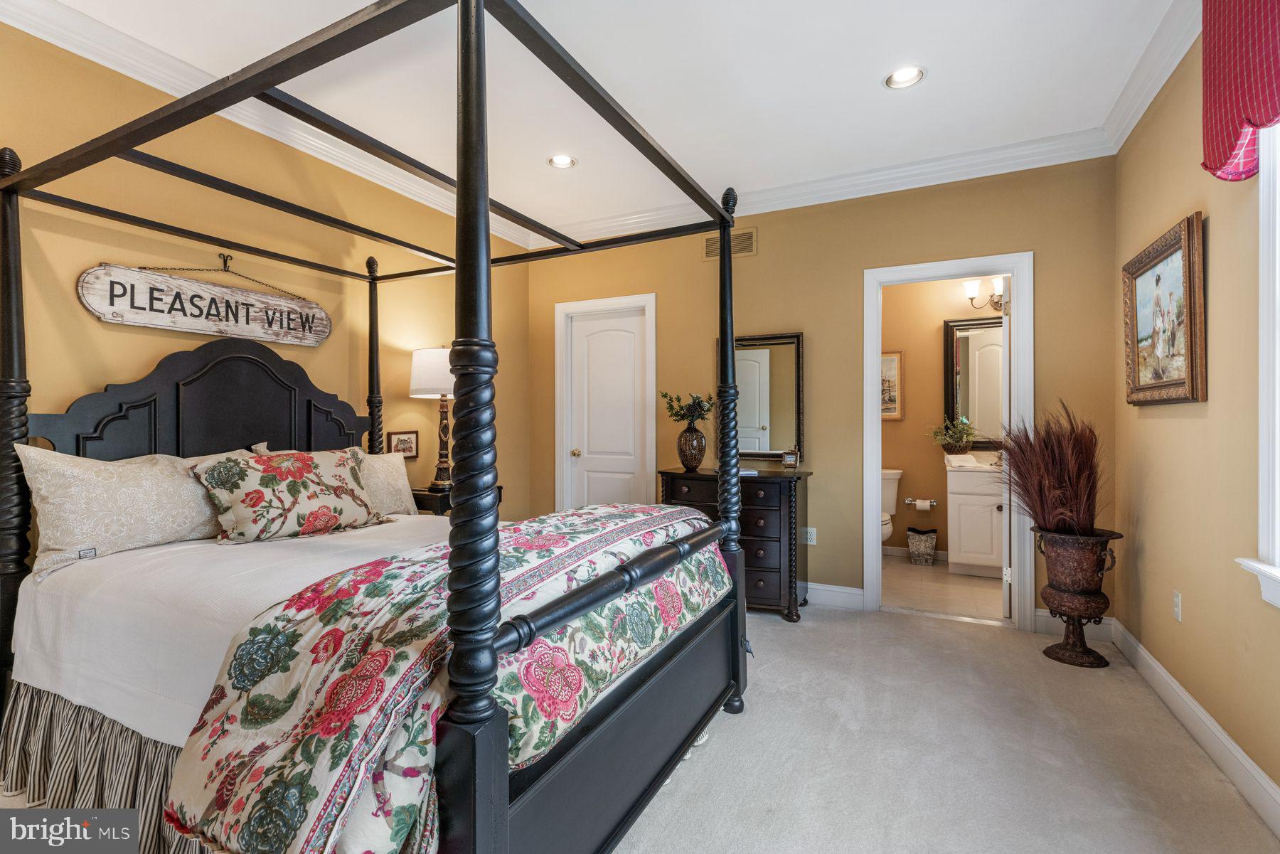 ROLLING HILLS - Residential