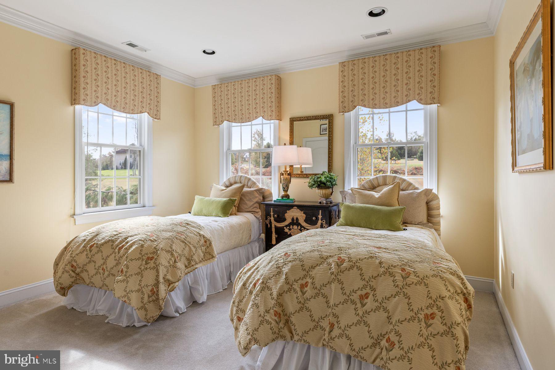 ROLLING HILLS - Residential