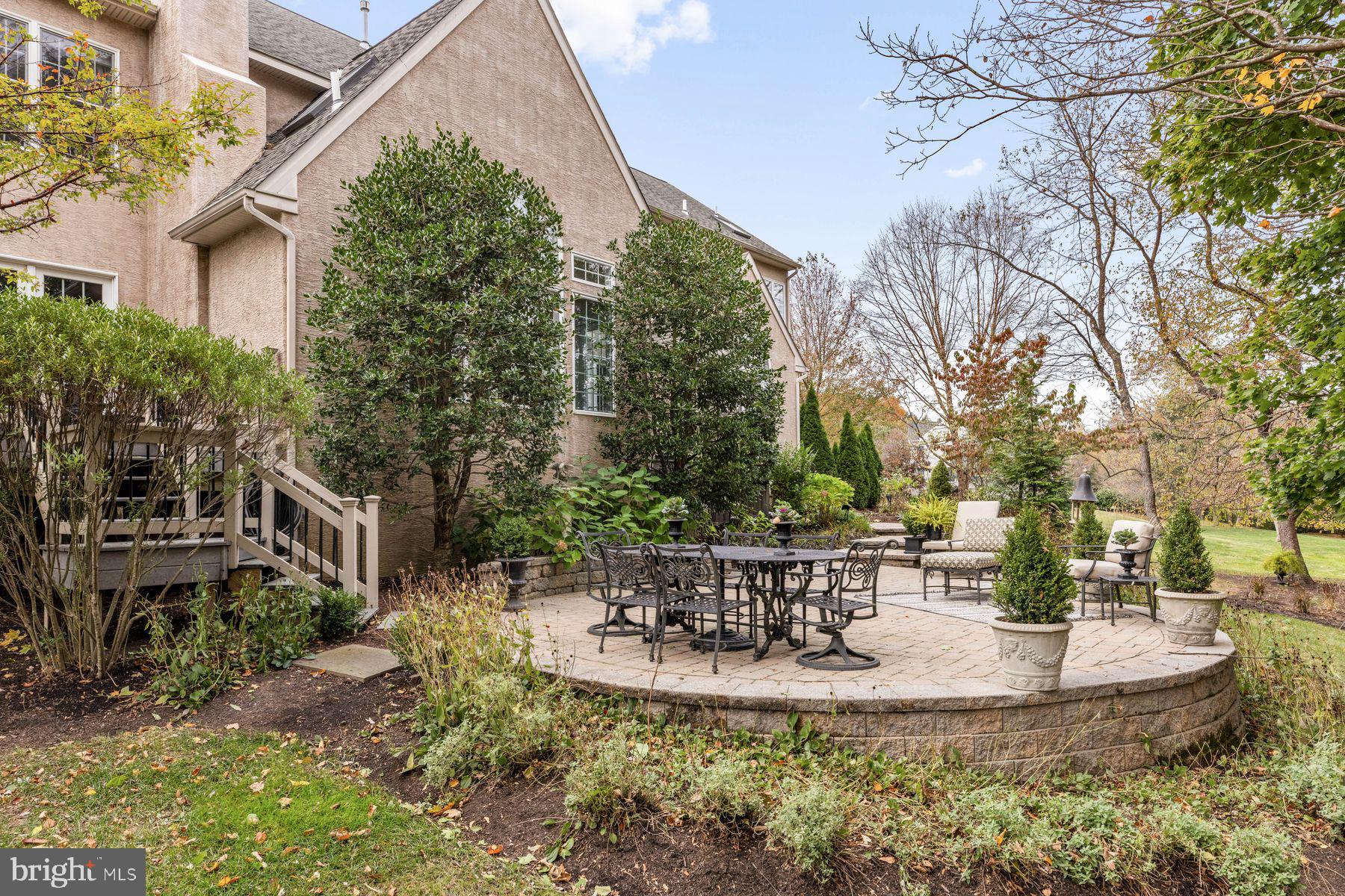 ROLLING HILLS - Residential