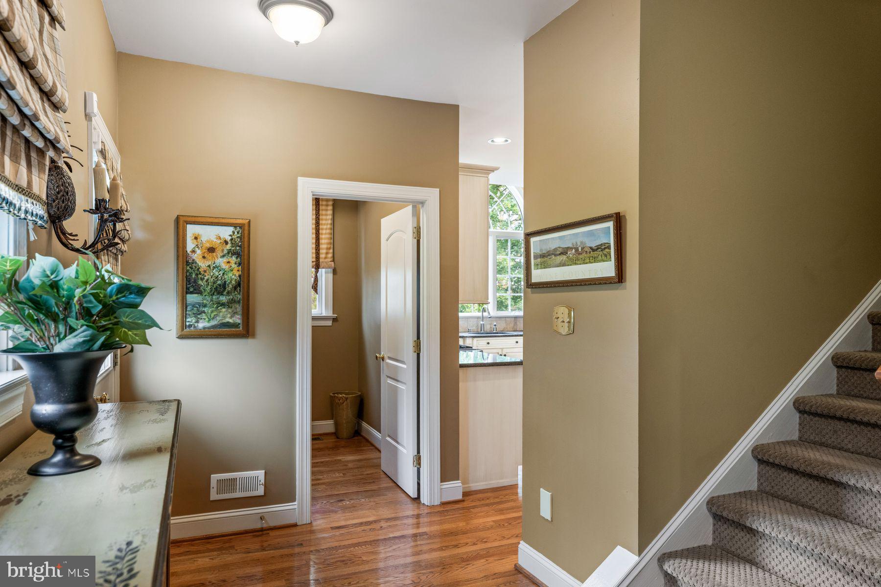 ROLLING HILLS - Residential