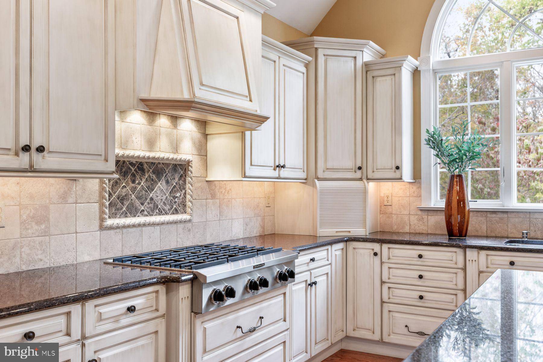 ROLLING HILLS - Residential