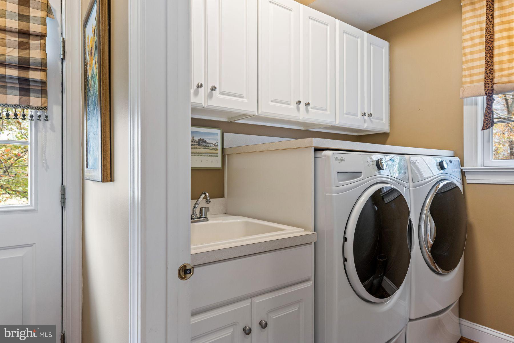 ROLLING HILLS - Residential