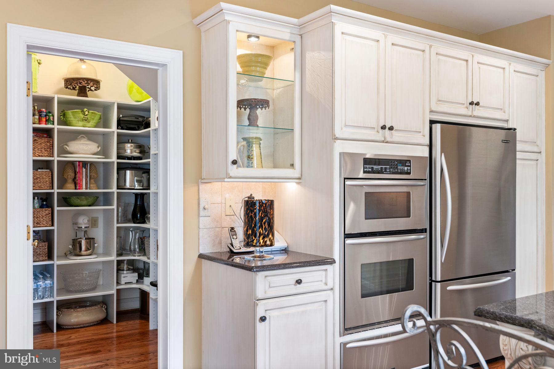 ROLLING HILLS - Residential