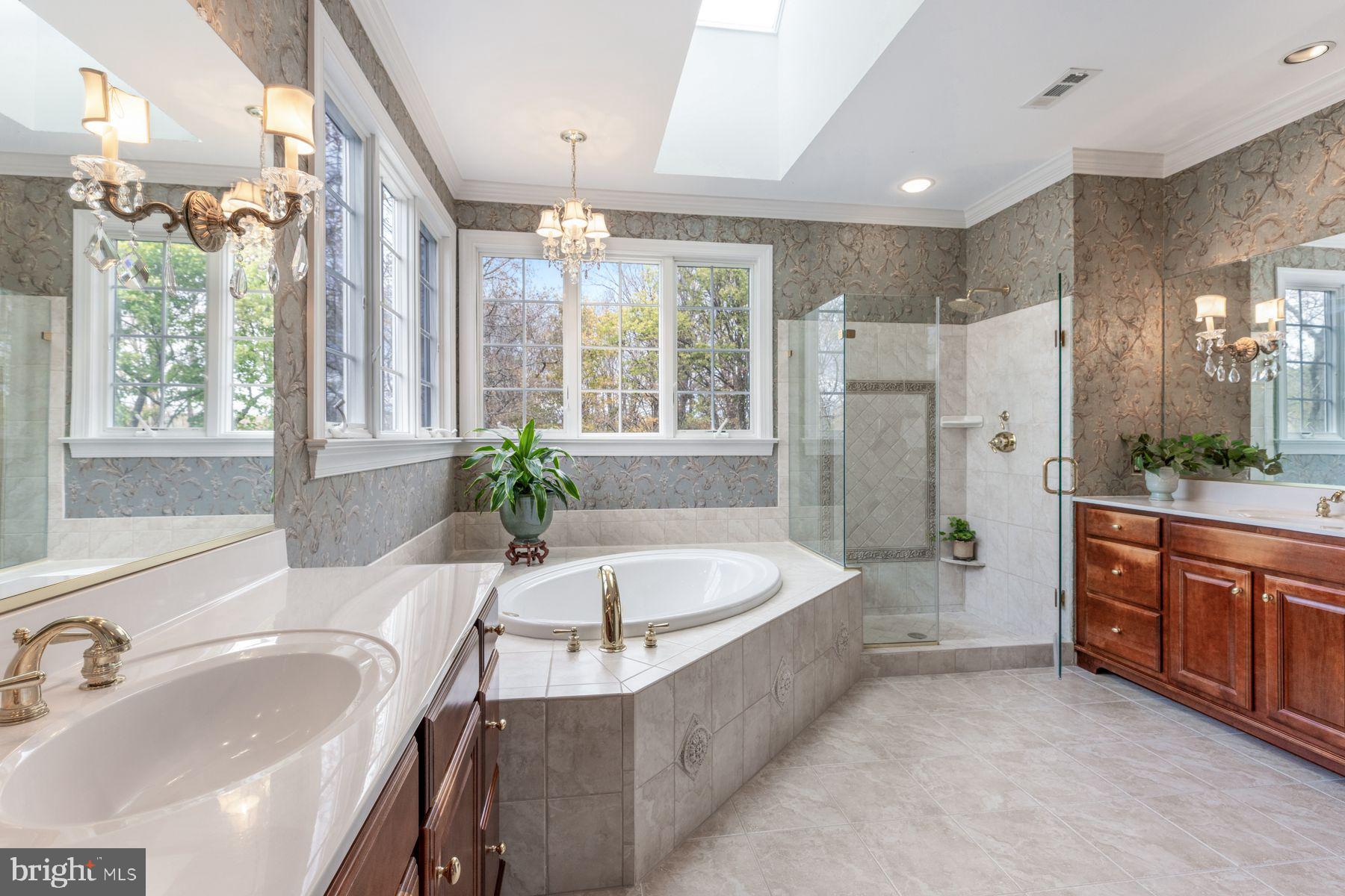 ROLLING HILLS - Residential