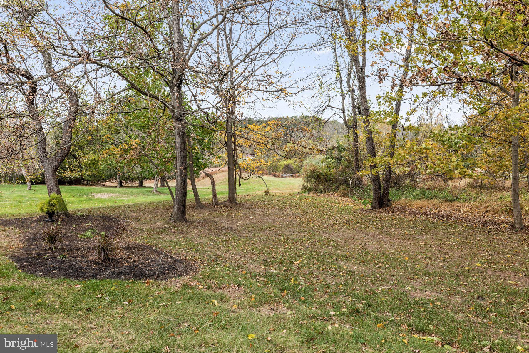 ROLLING HILLS - Residential