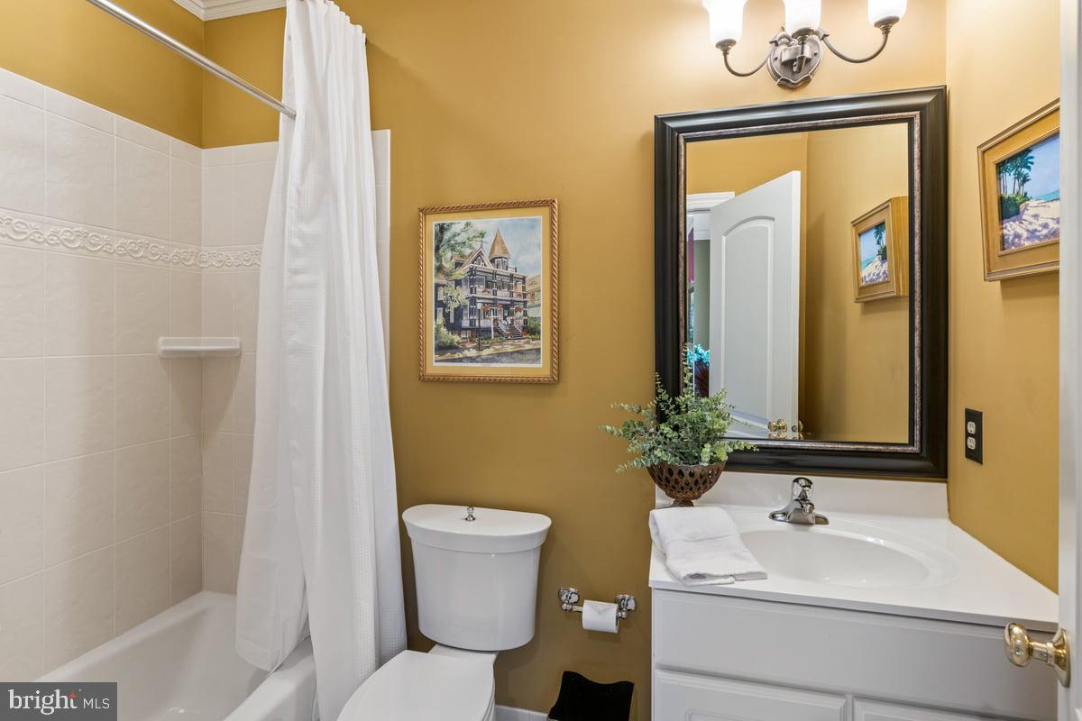 ROLLING HILLS - Residential