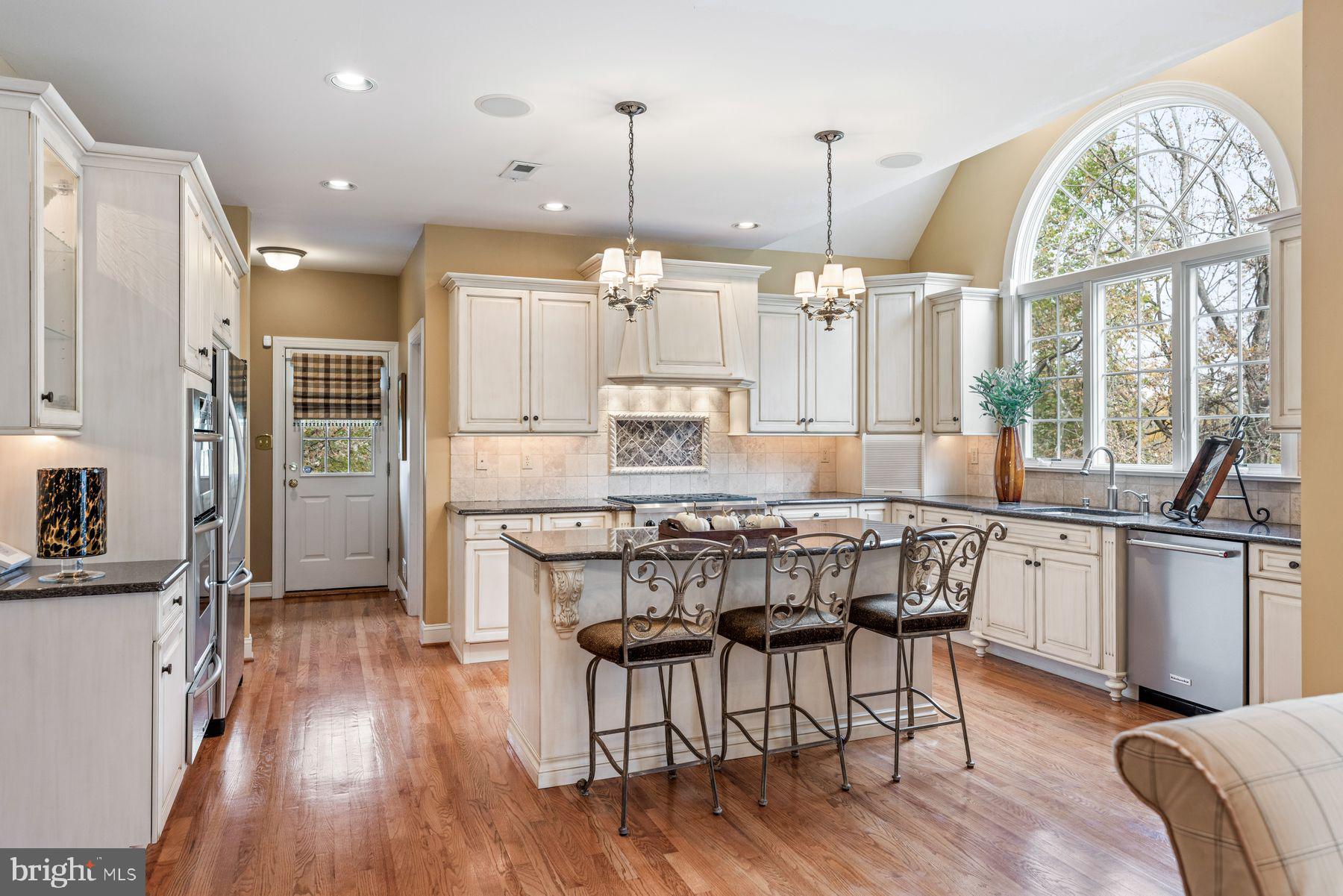 ROLLING HILLS - Residential