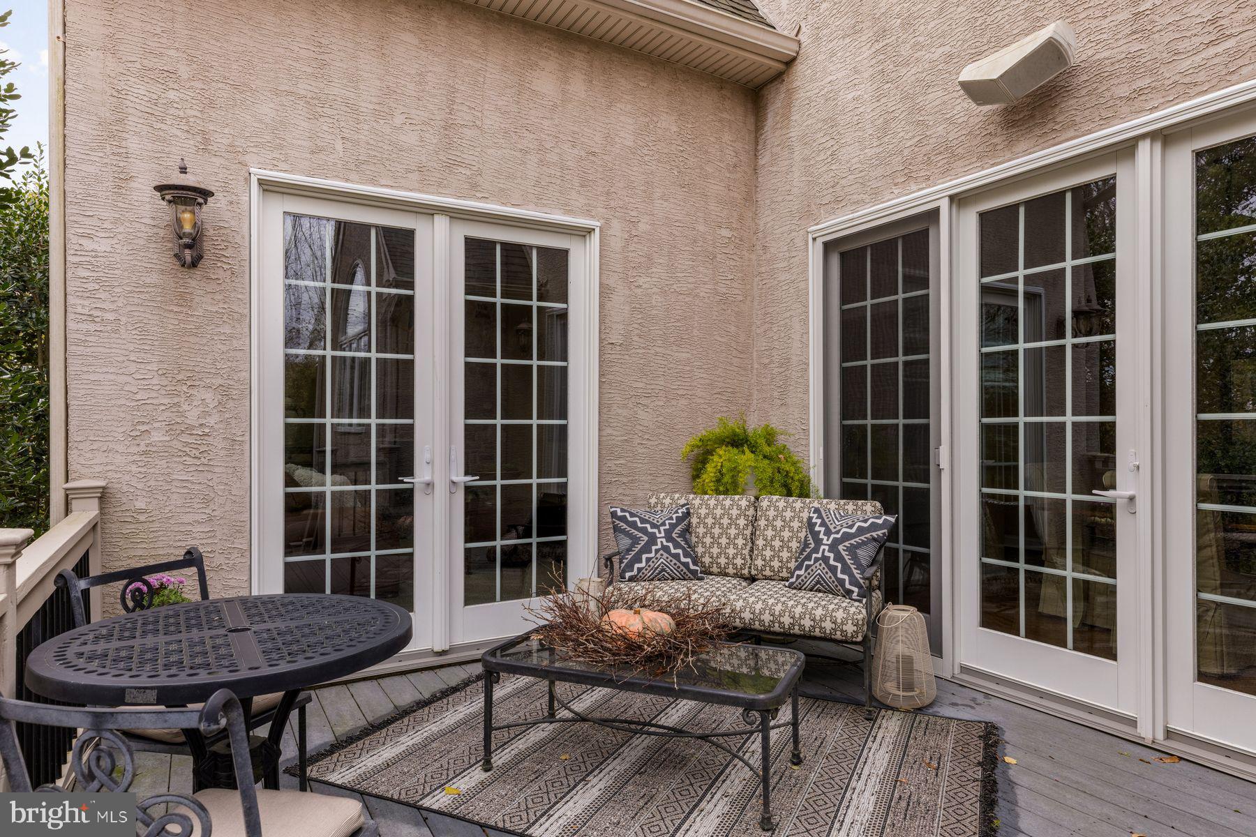 ROLLING HILLS - Residential