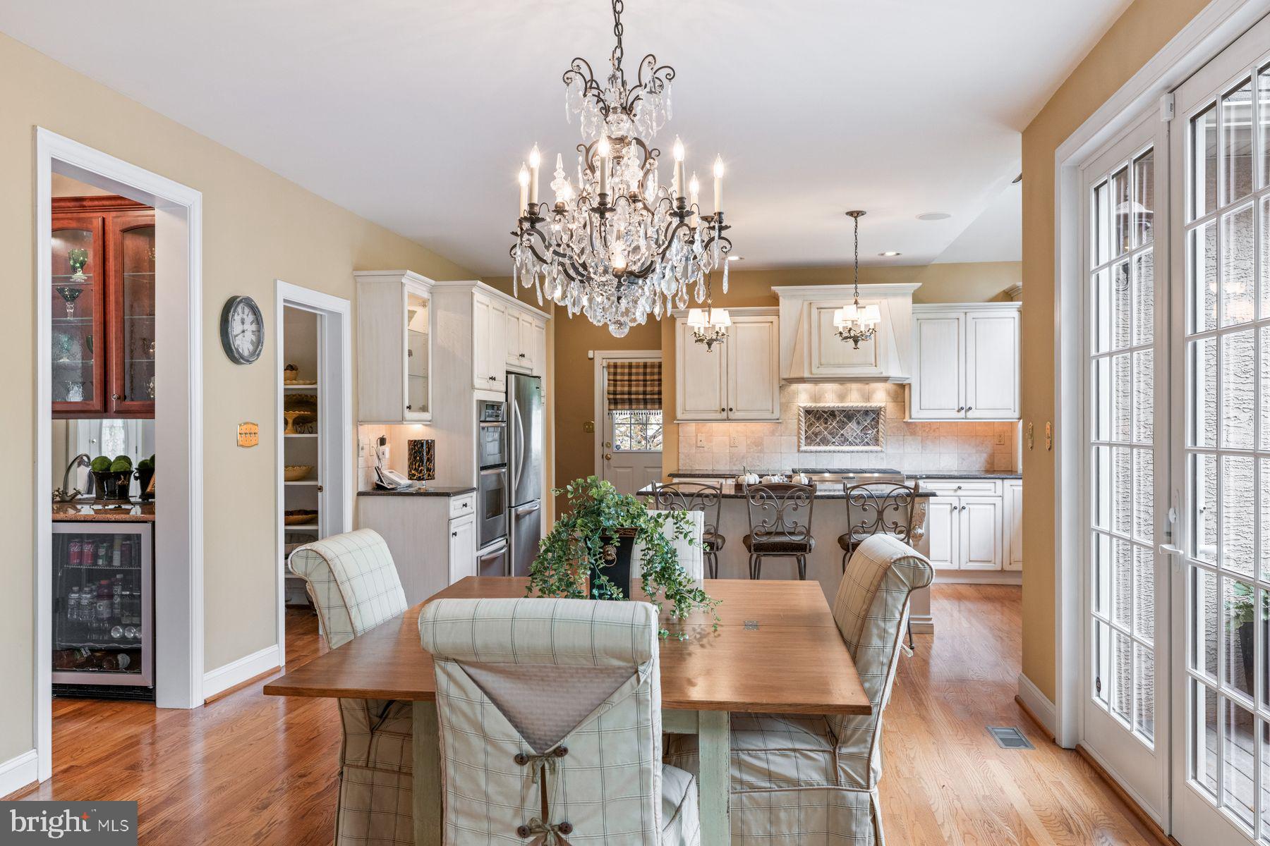 ROLLING HILLS - Residential