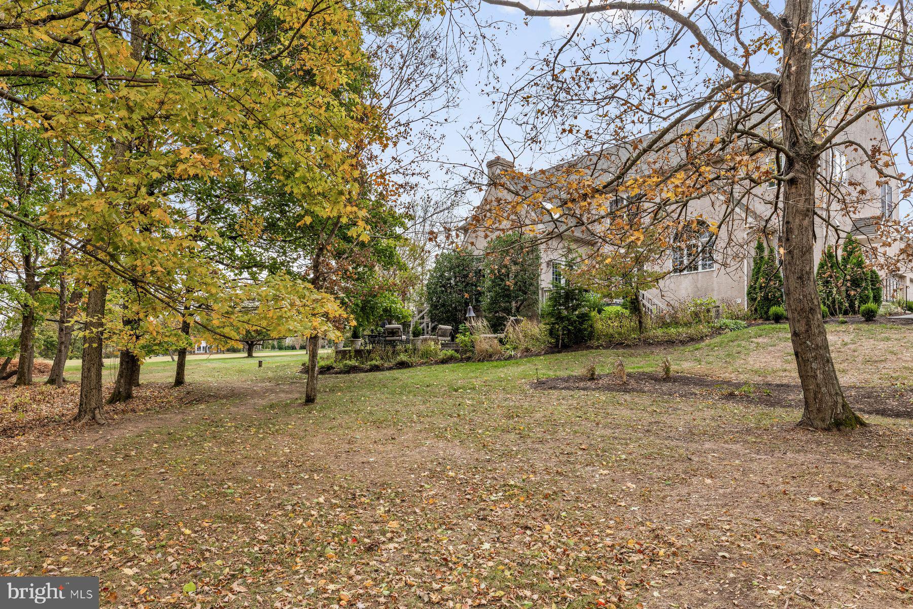 ROLLING HILLS - Residential