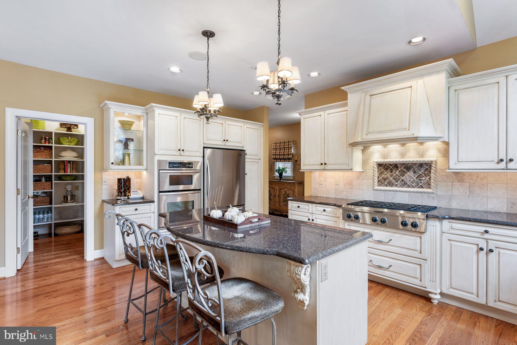 ROLLING HILLS - Residential