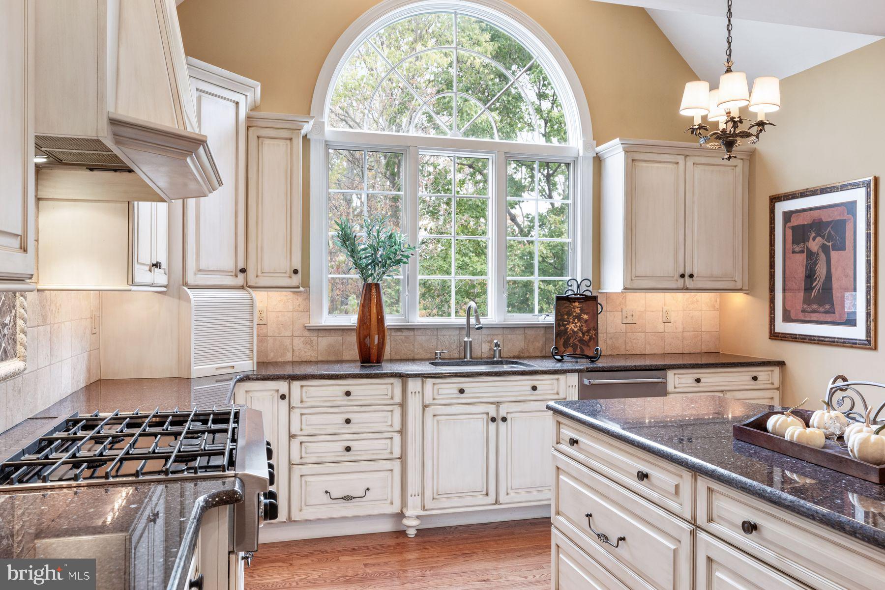 ROLLING HILLS - Residential