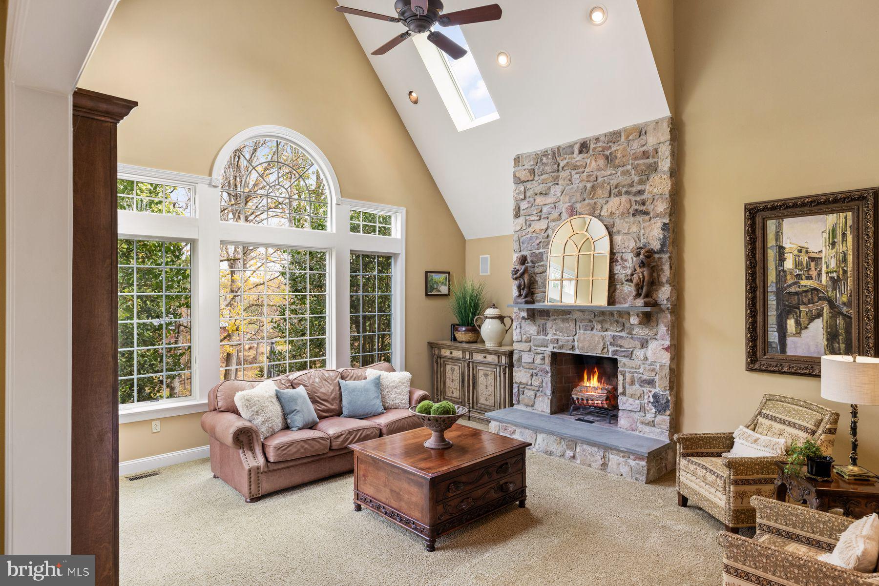 ROLLING HILLS - Residential