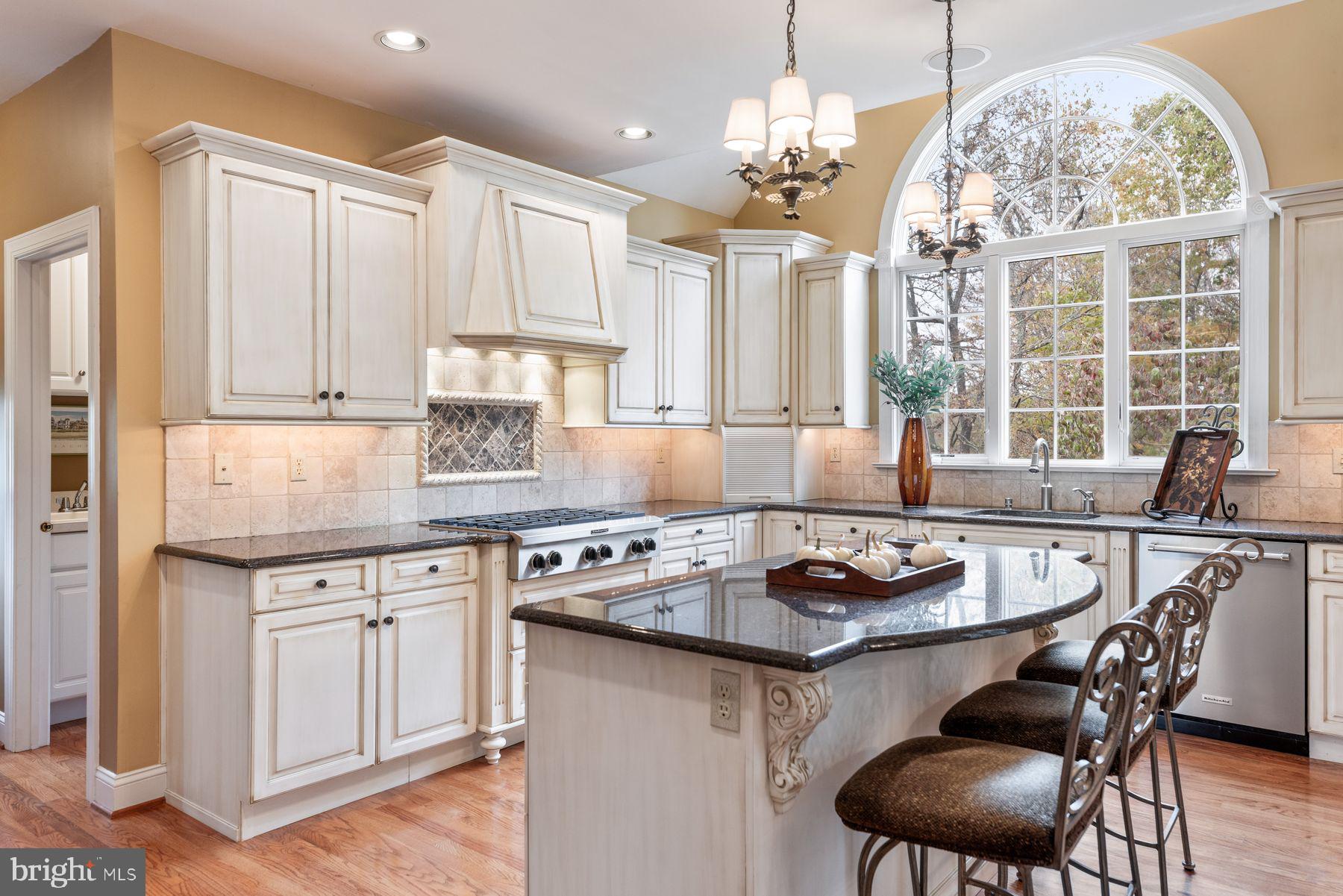 ROLLING HILLS - Residential