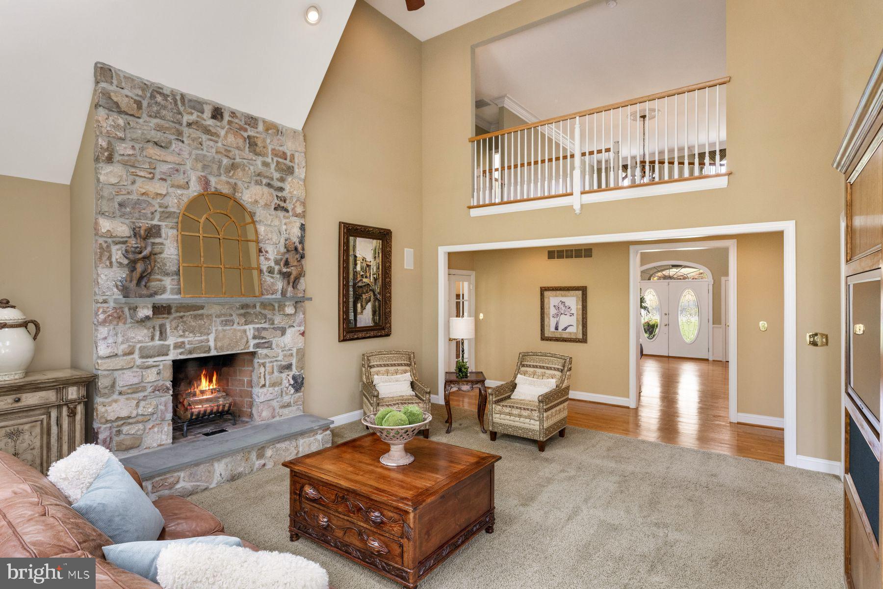 ROLLING HILLS - Residential