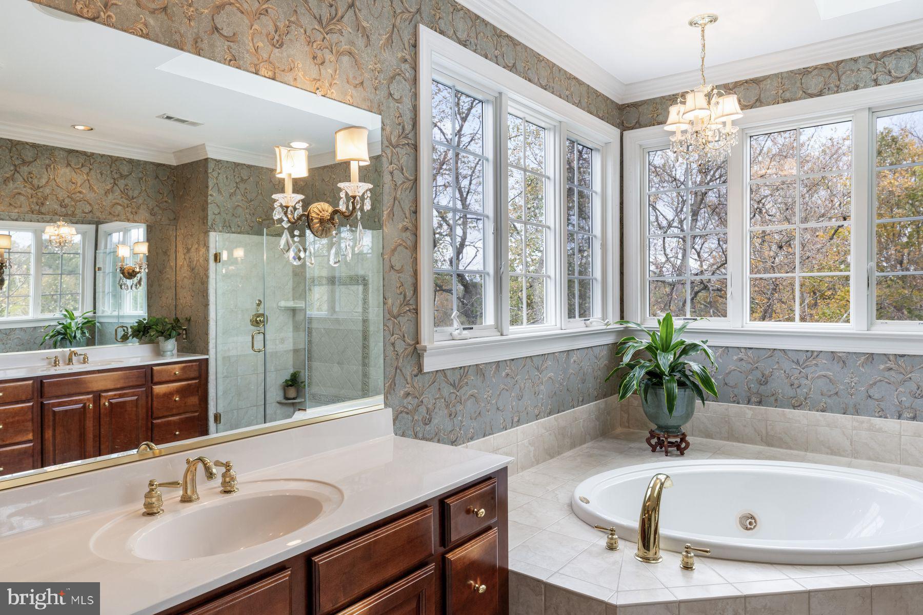 ROLLING HILLS - Residential