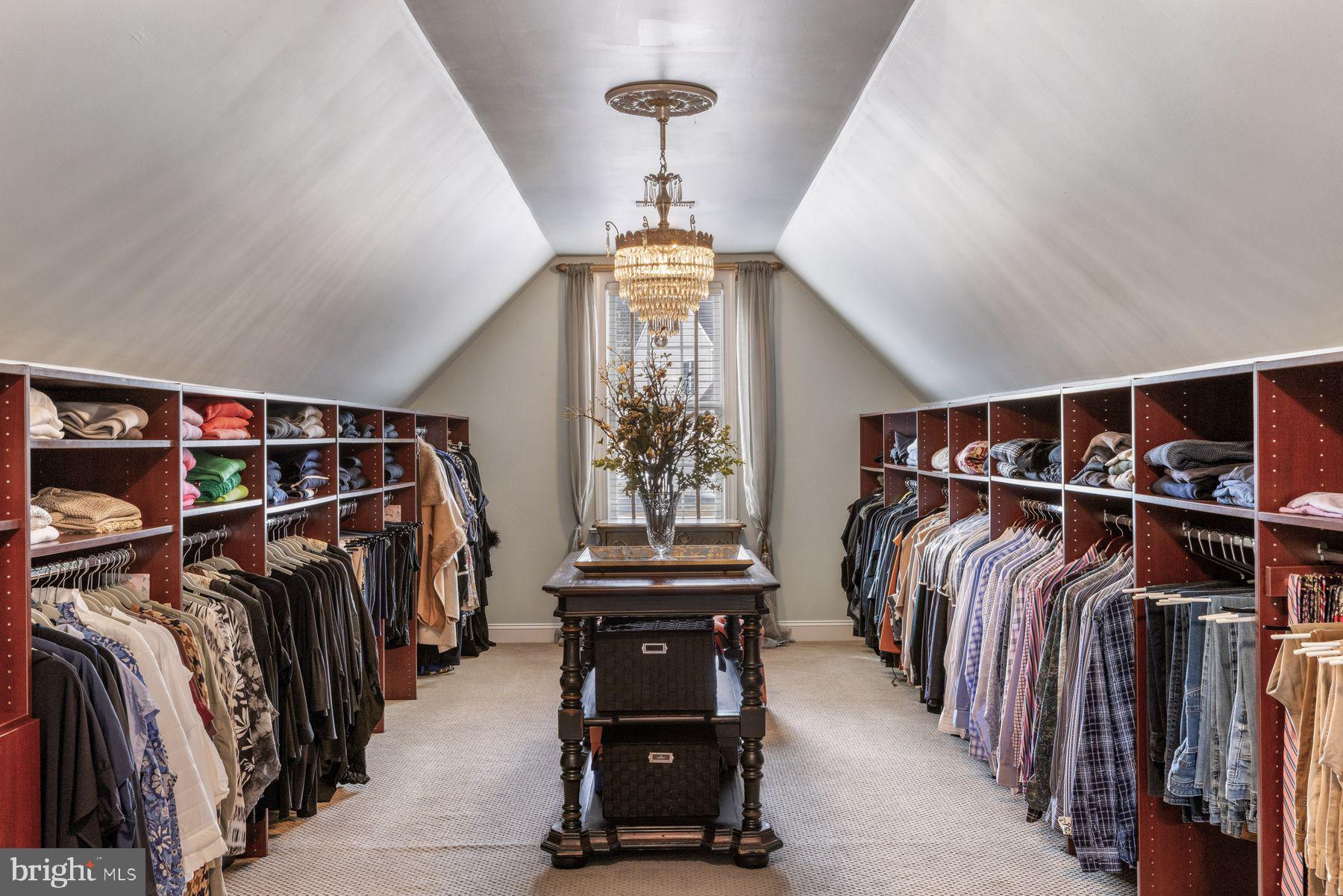 ROLLING HILLS - Residential