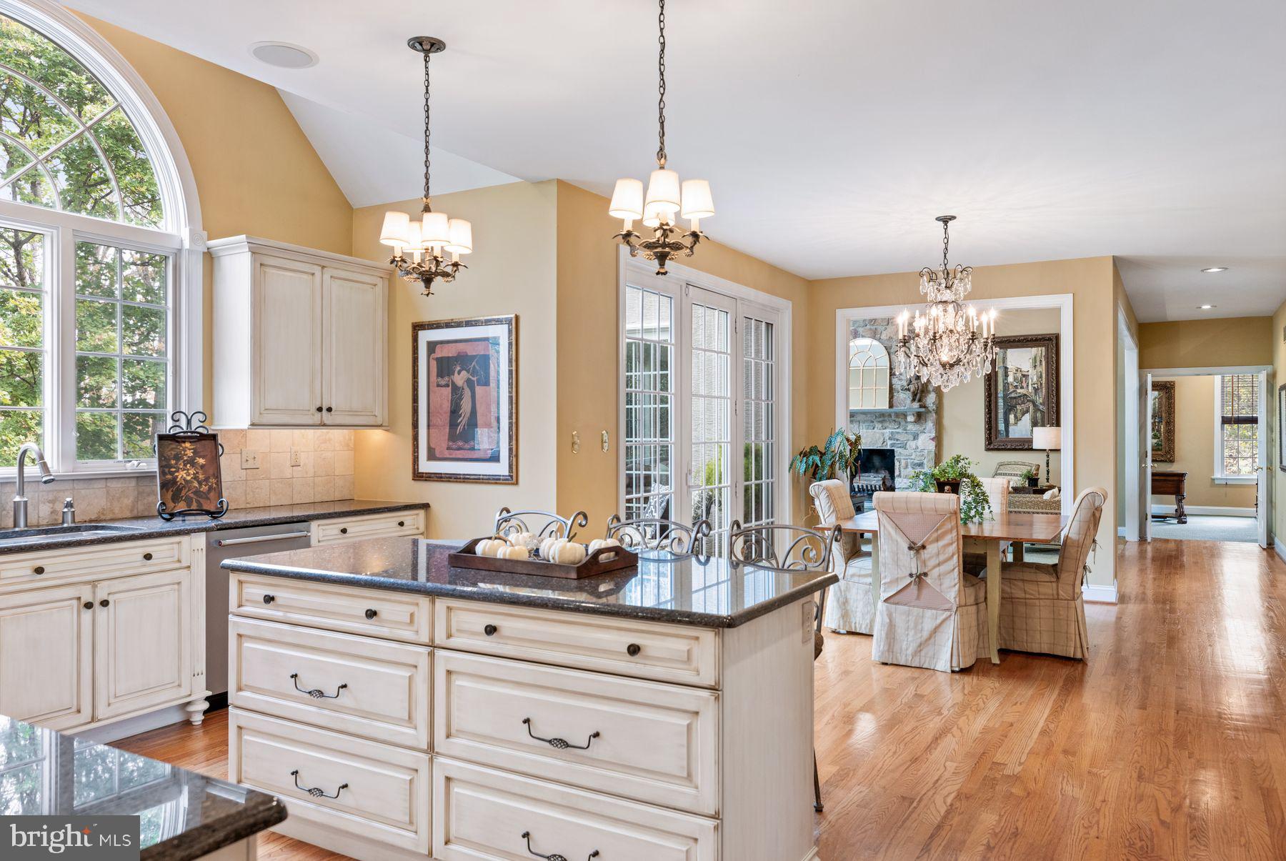 ROLLING HILLS - Residential