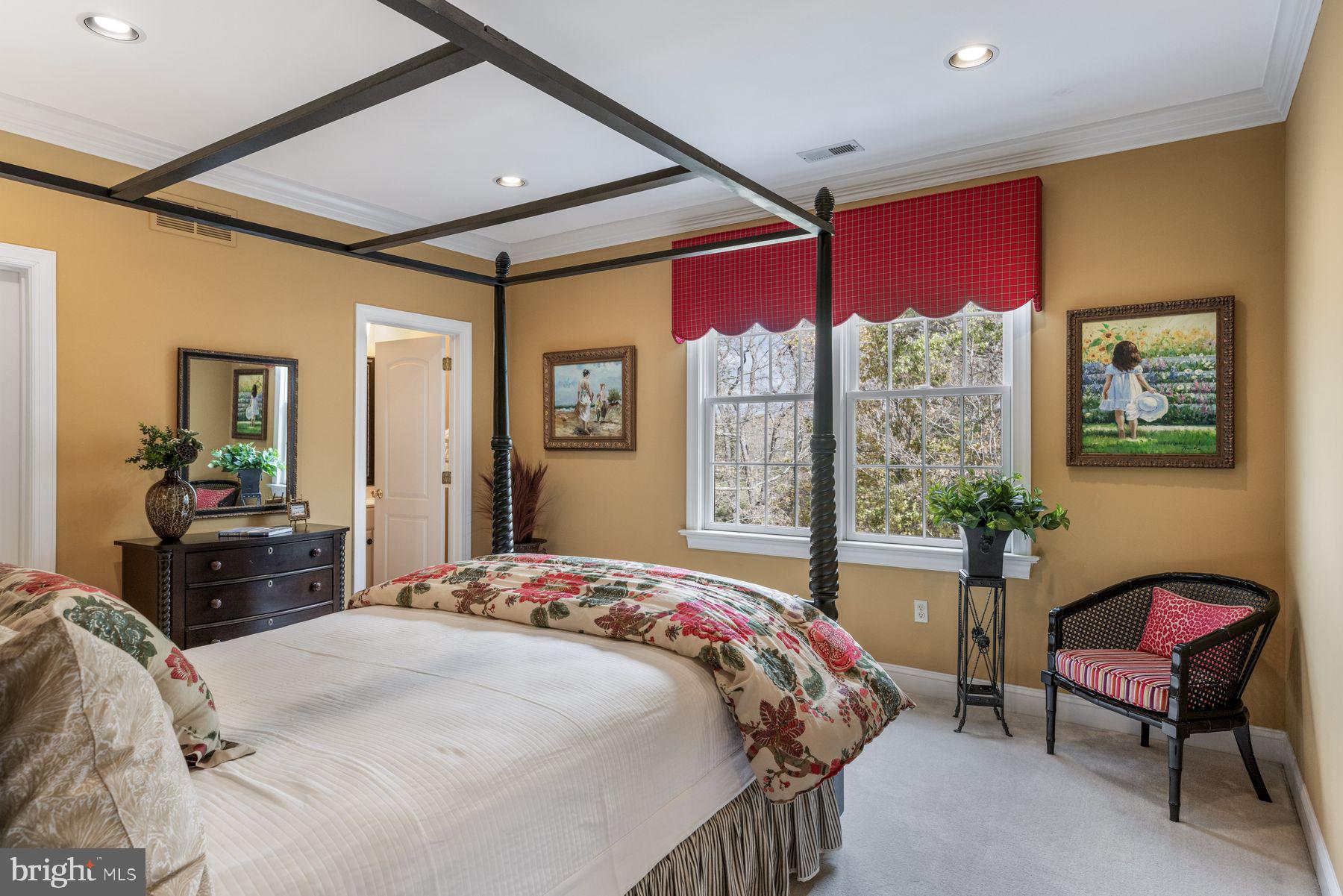 ROLLING HILLS - Residential