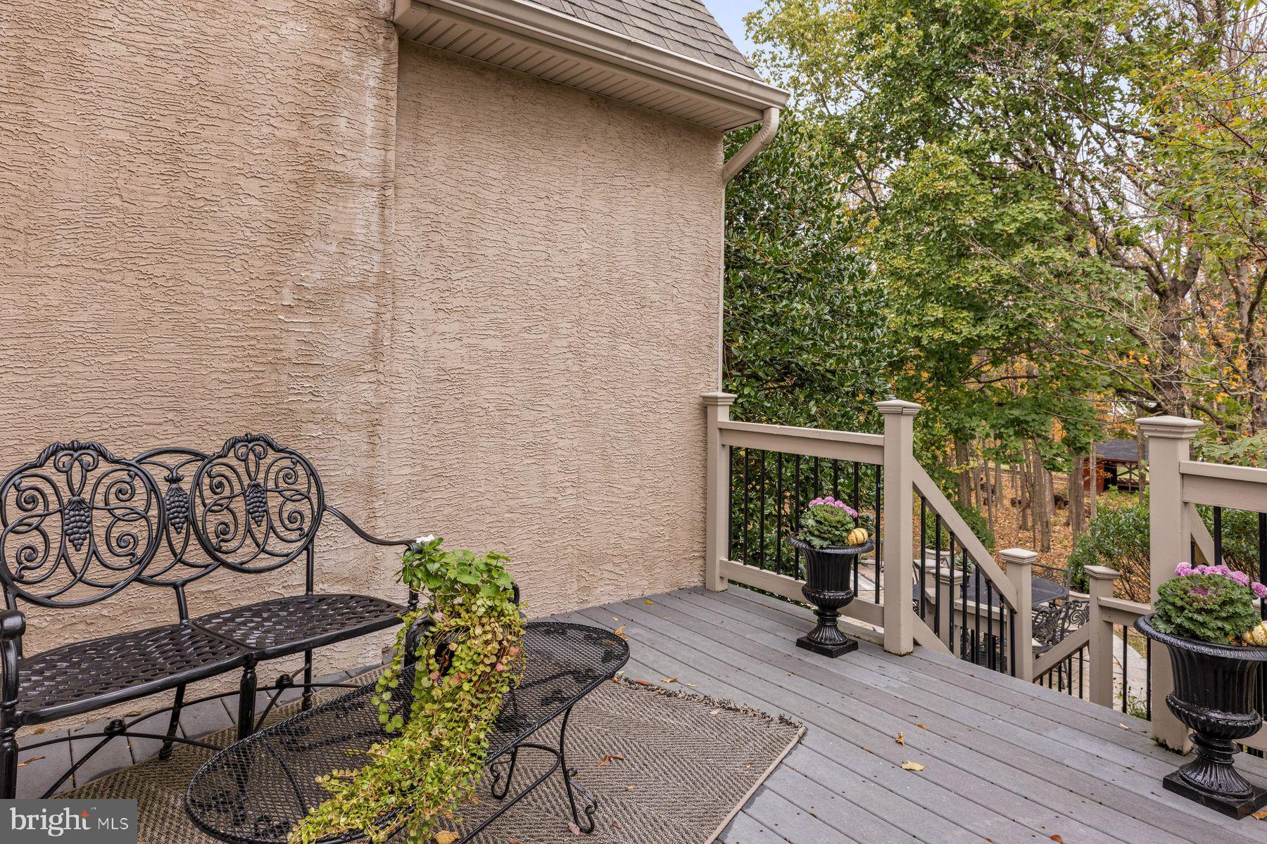 ROLLING HILLS - Residential