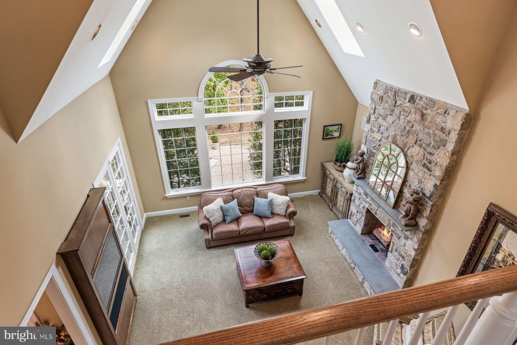 ROLLING HILLS - Residential