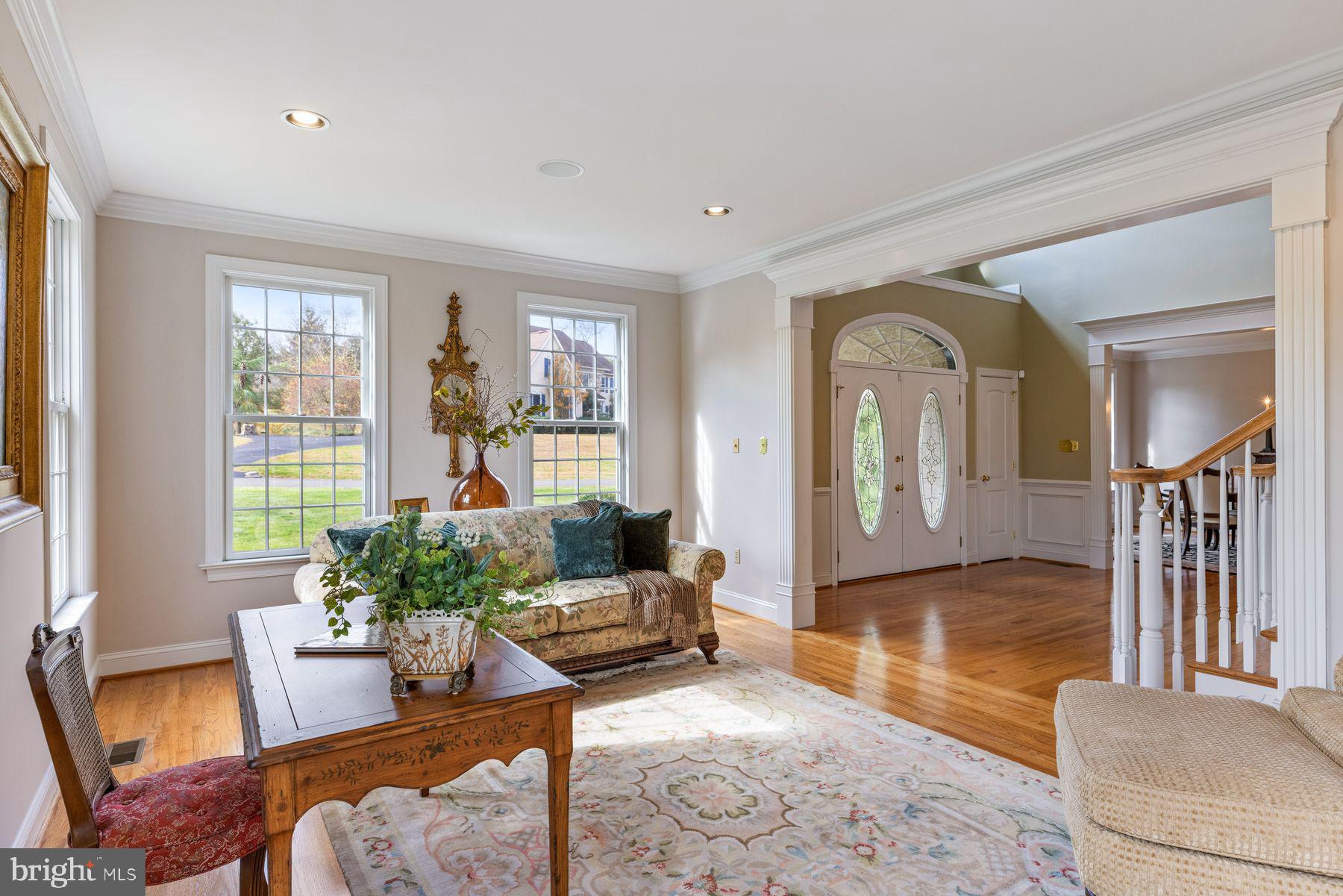 ROLLING HILLS - Residential