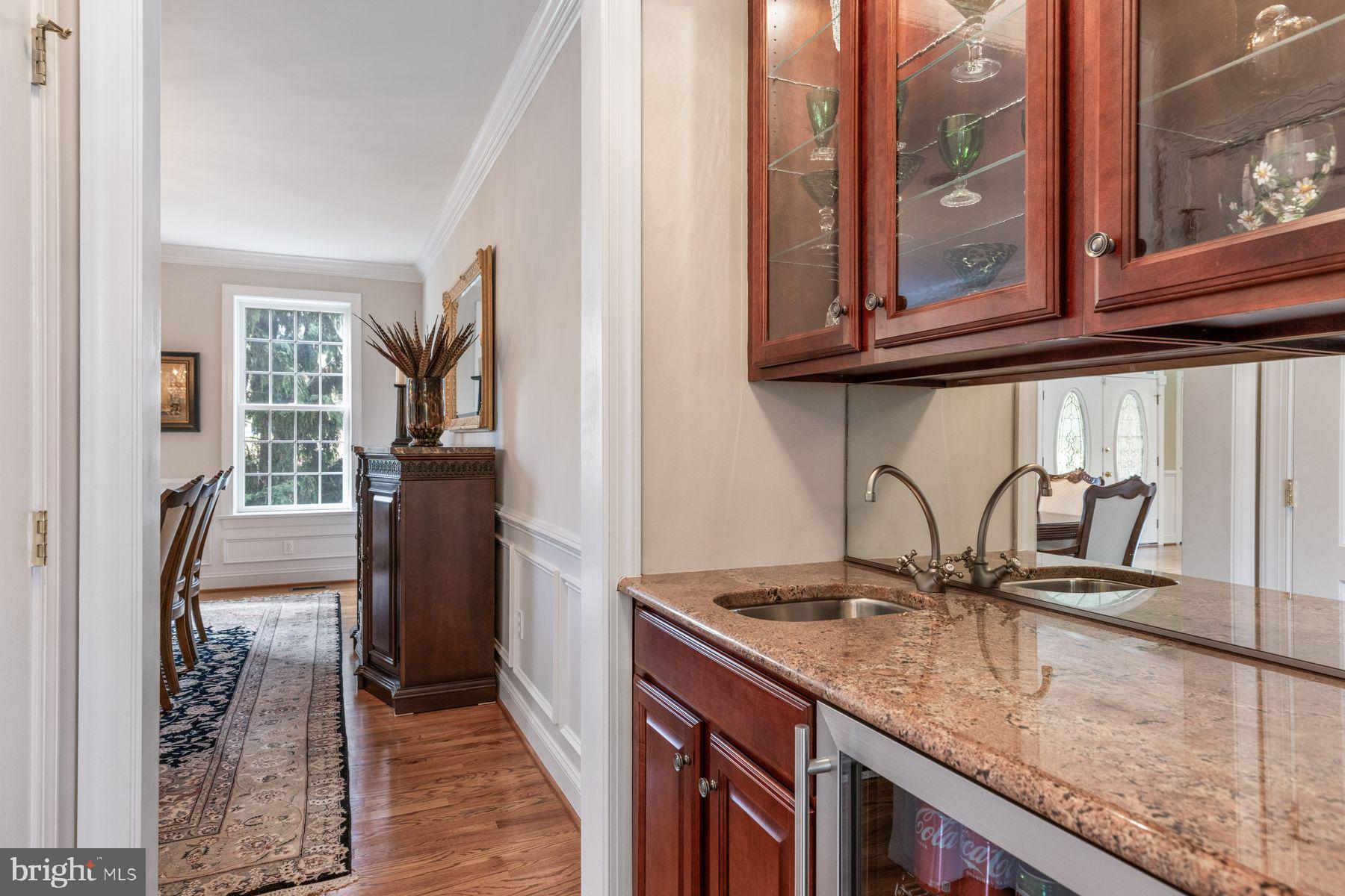 ROLLING HILLS - Residential