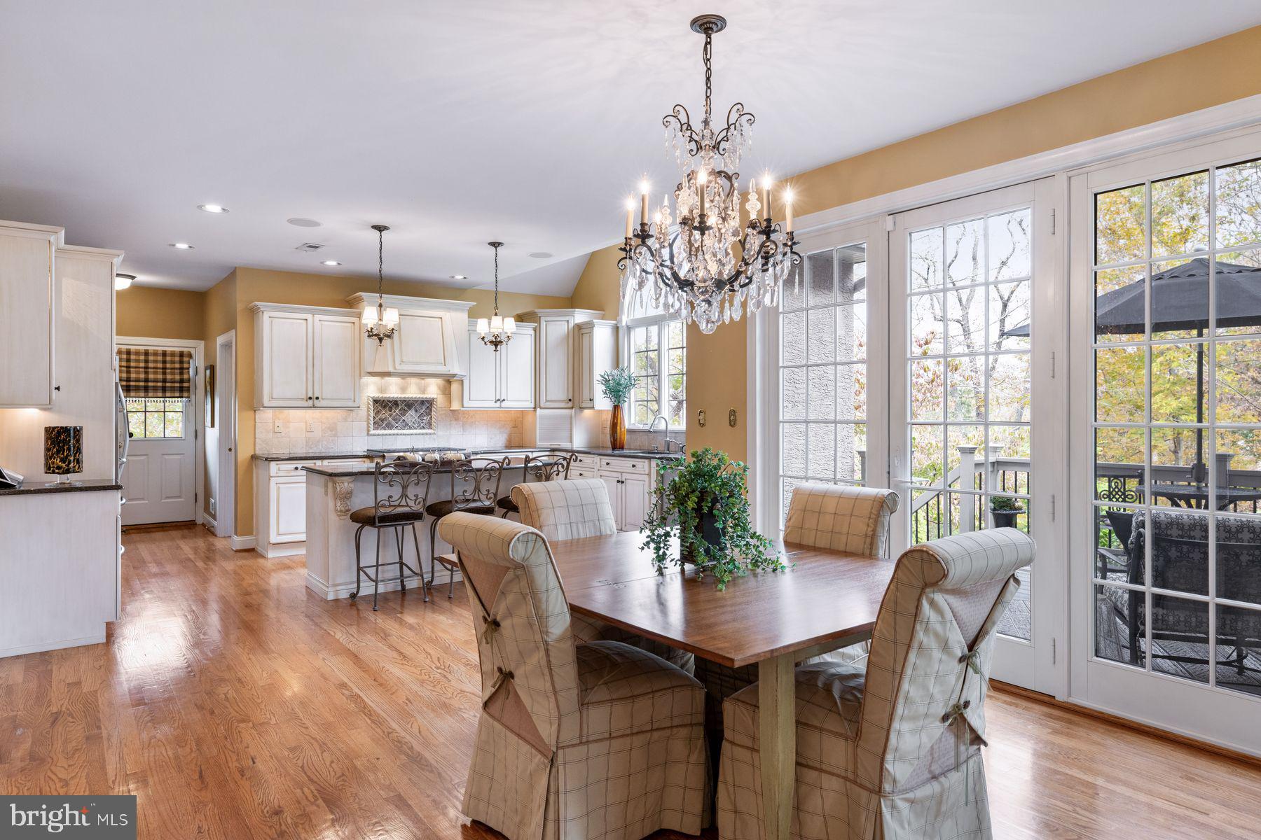 ROLLING HILLS - Residential