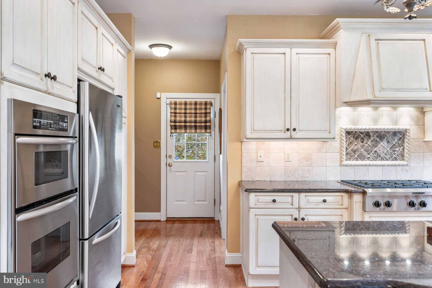 ROLLING HILLS - Residential