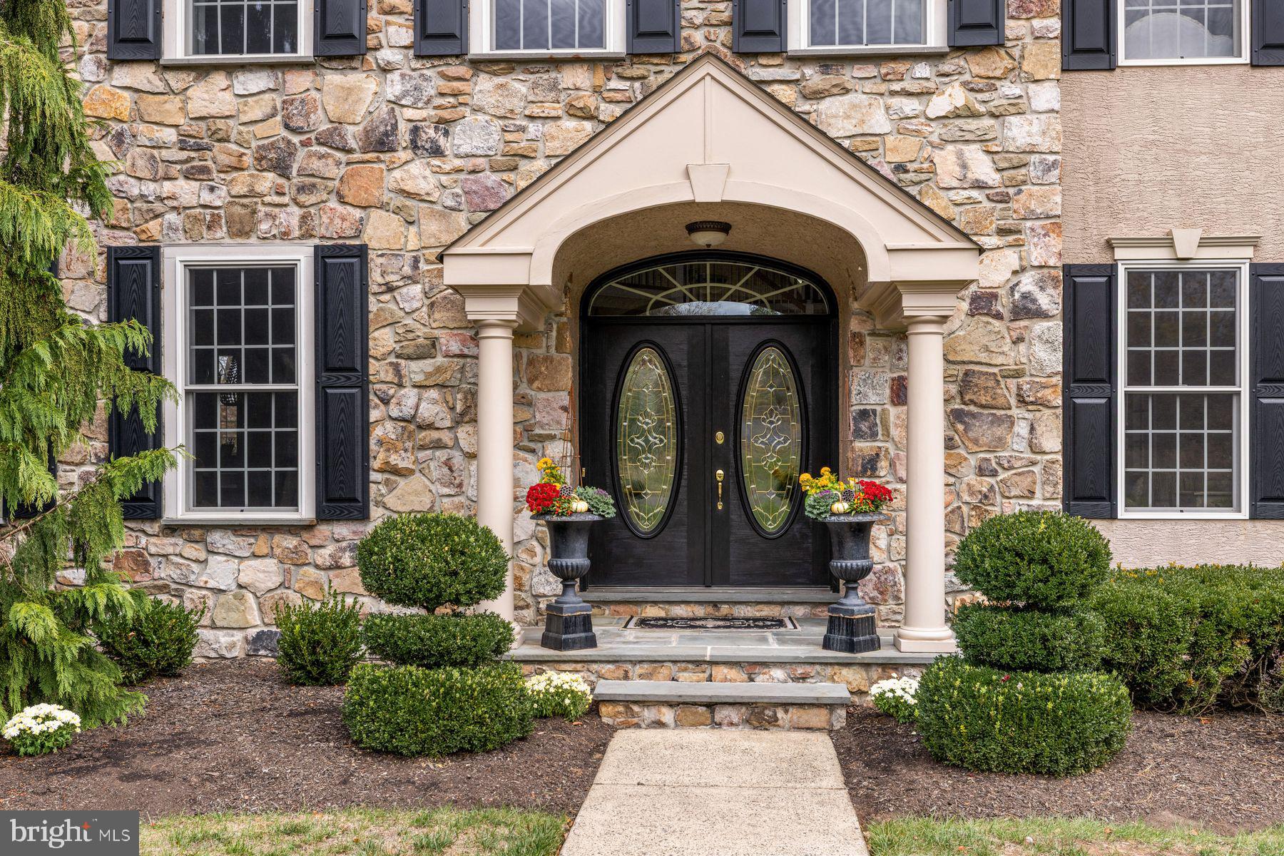 ROLLING HILLS - Residential