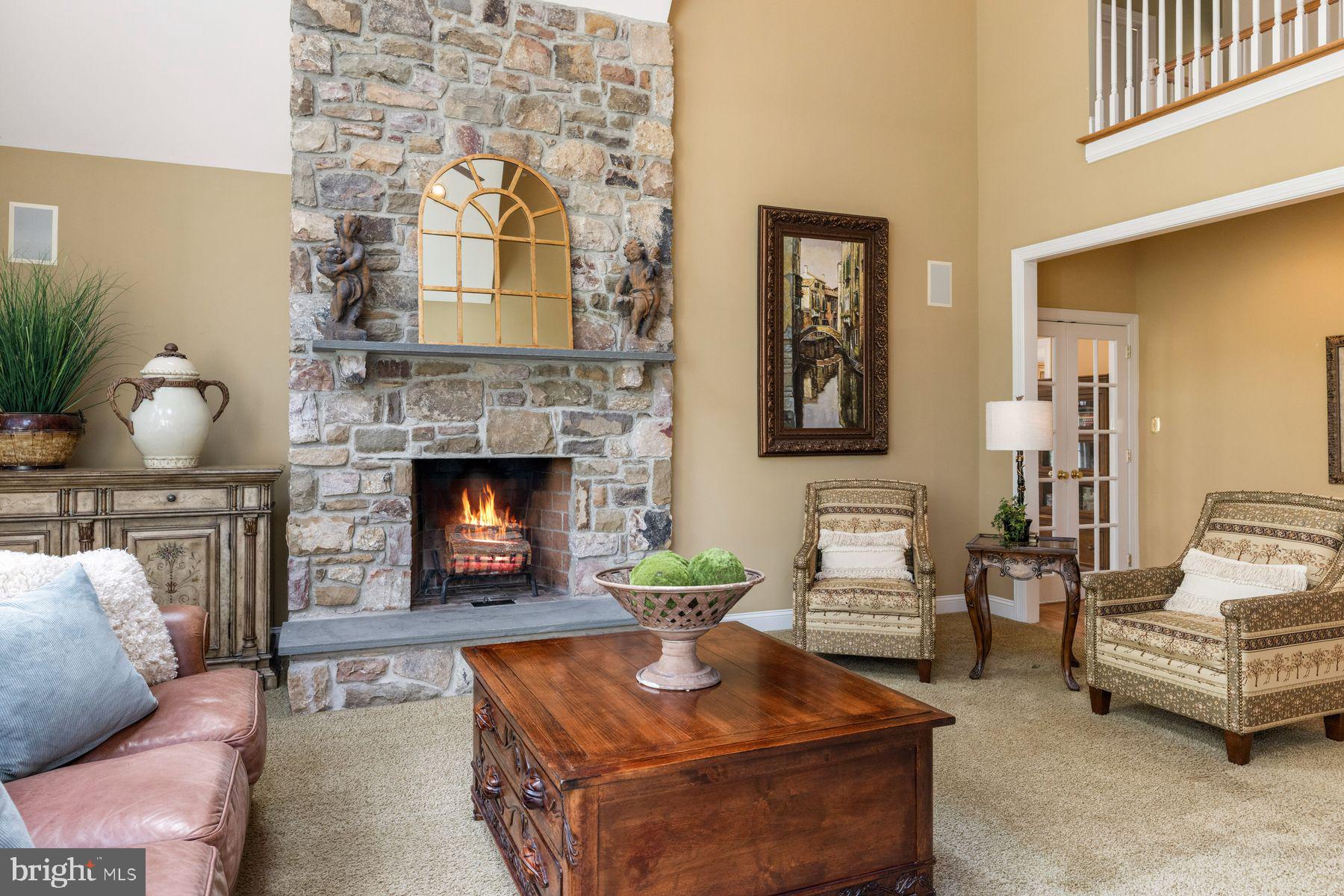 ROLLING HILLS - Residential