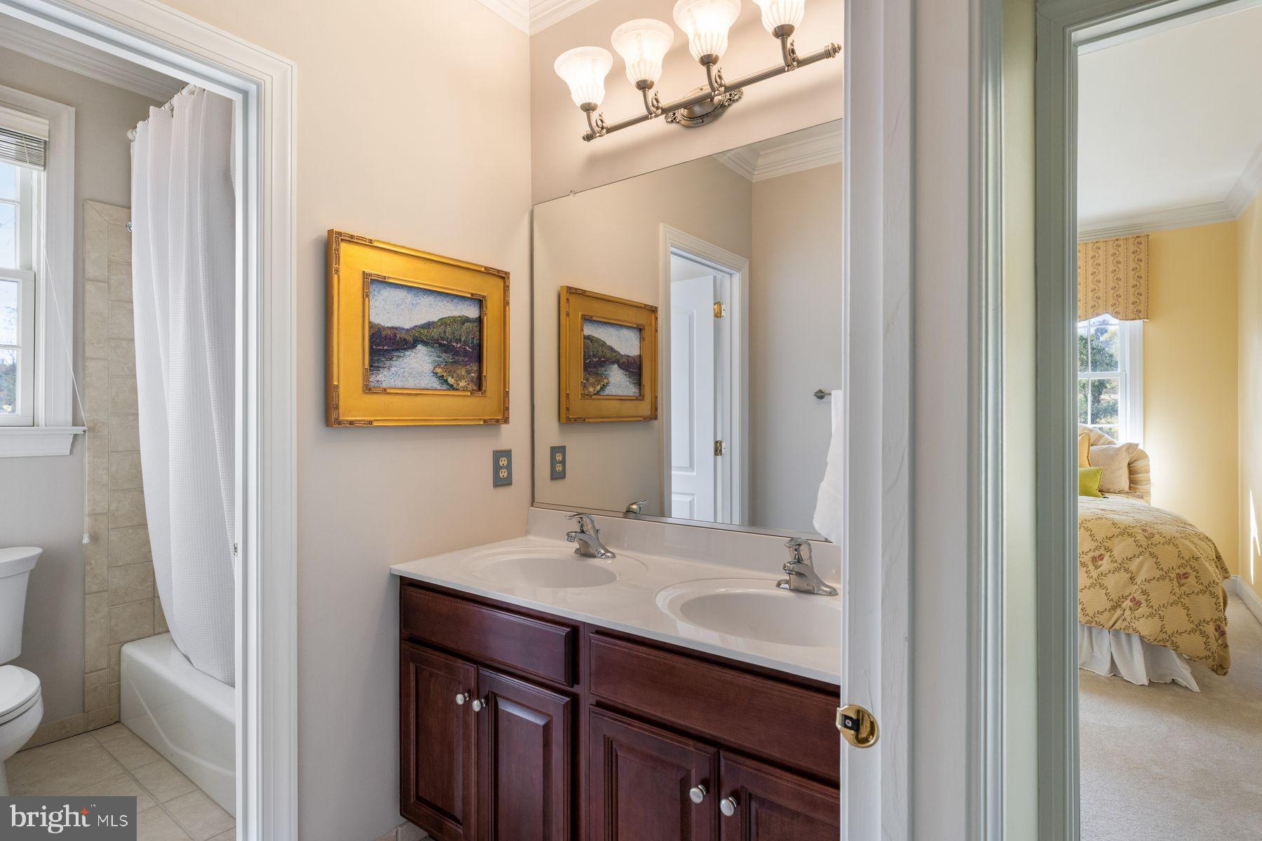 ROLLING HILLS - Residential