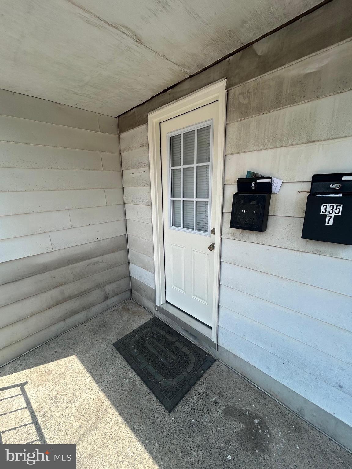 Newly renovated one bedroom apartment. Perfect foura first apartment. No Smoking. $50 nonrefundable application fee required per applicant and if selected $50 admin fee. 615 Min. Credit Score $1,500 security deposit and first months rent to move in. Month to month lease term. Owner pays water/sewer/trash.
AGENTS READ REMARKS