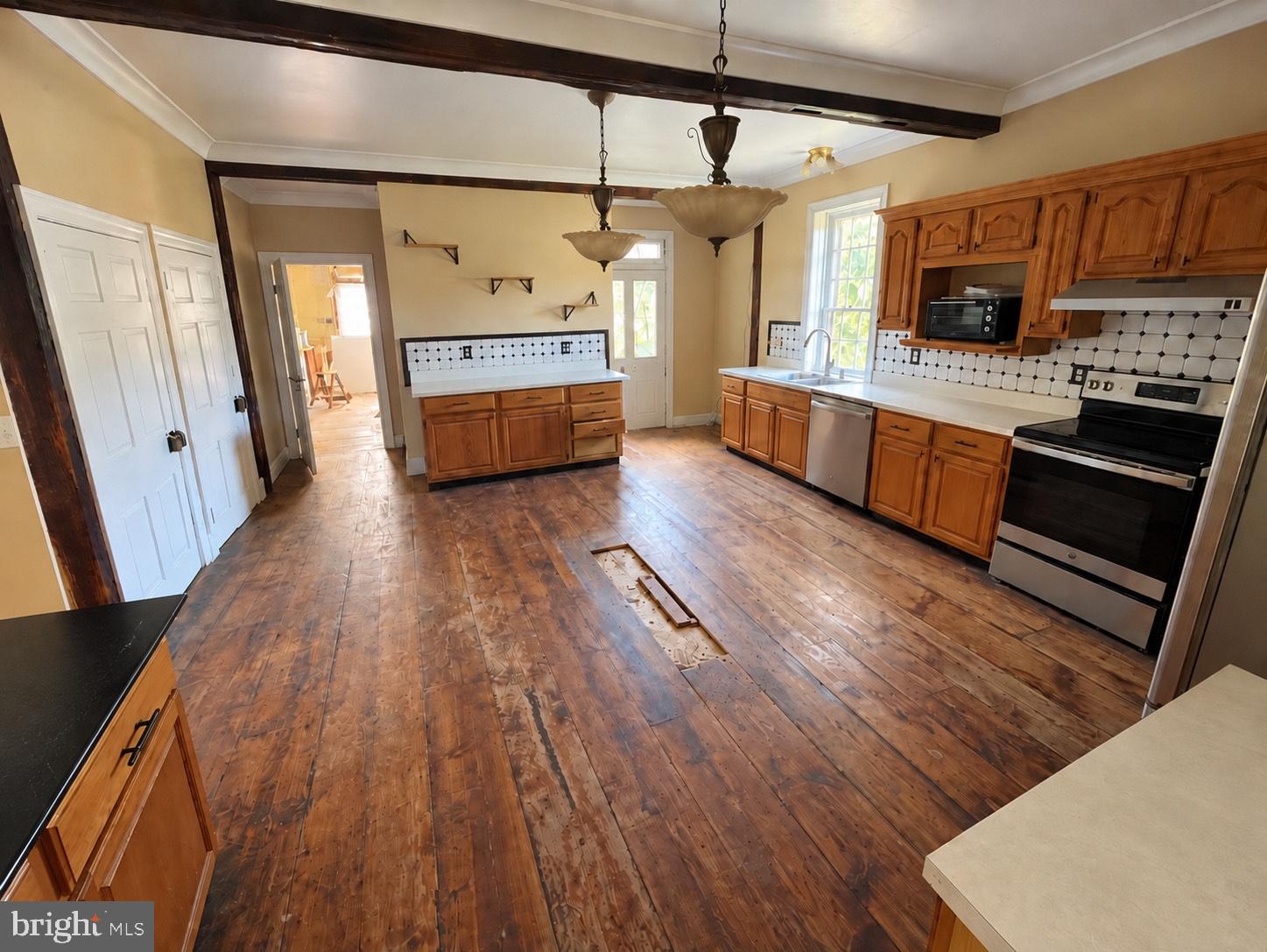 822 LEIPHART LANE