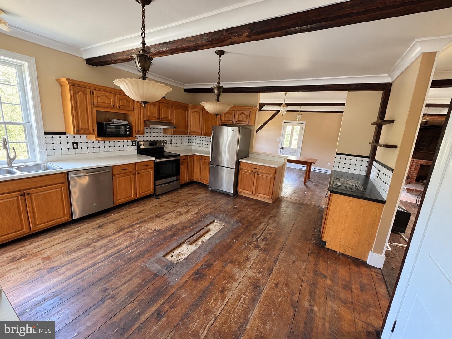 822 LEIPHART LANE