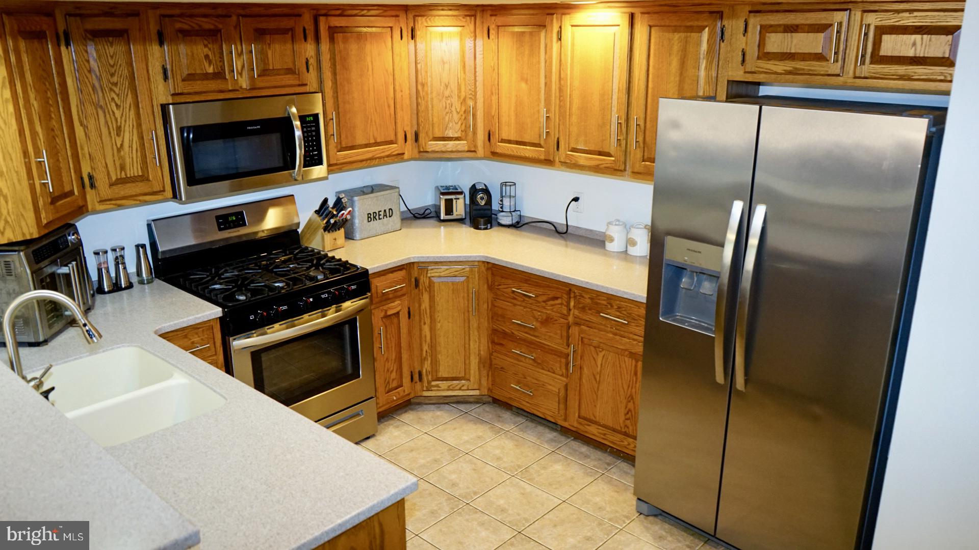 121 MOORLAND COURT