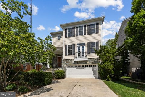 Photo of 127 S Highland Street, ARLINGTON, VA 22204 (MLS # VAAR2067186)