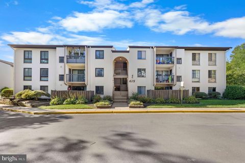 615 CENTER STREET T4 HERNDON VA 20170
